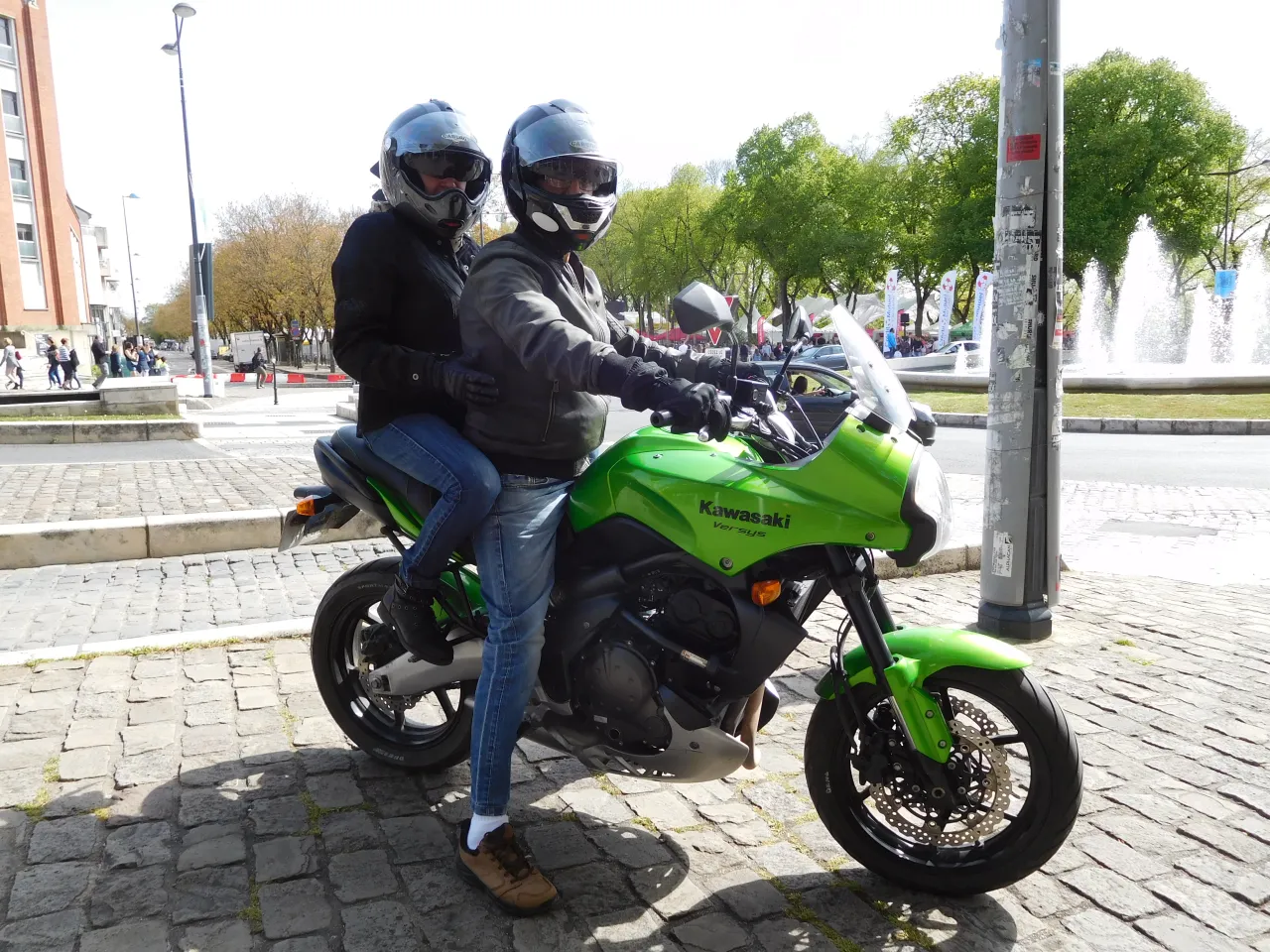 Kawasaki Versys 650 in groen, zijaanzicht