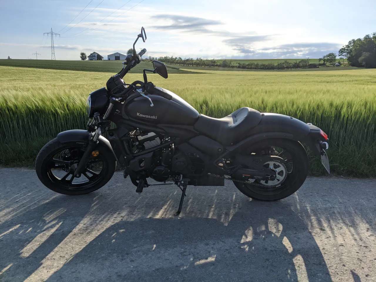 Kawasaki Vulcan S cruiser side profile