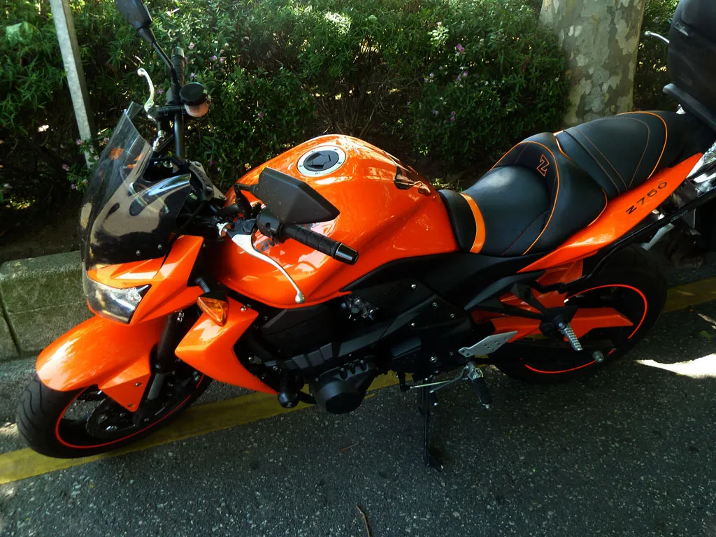 Kawasaki Z750 zijaanzicht