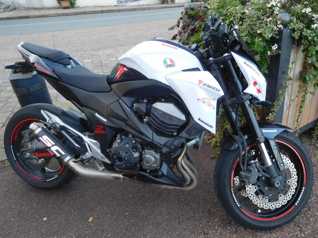 Kawasaki Z800 side profile