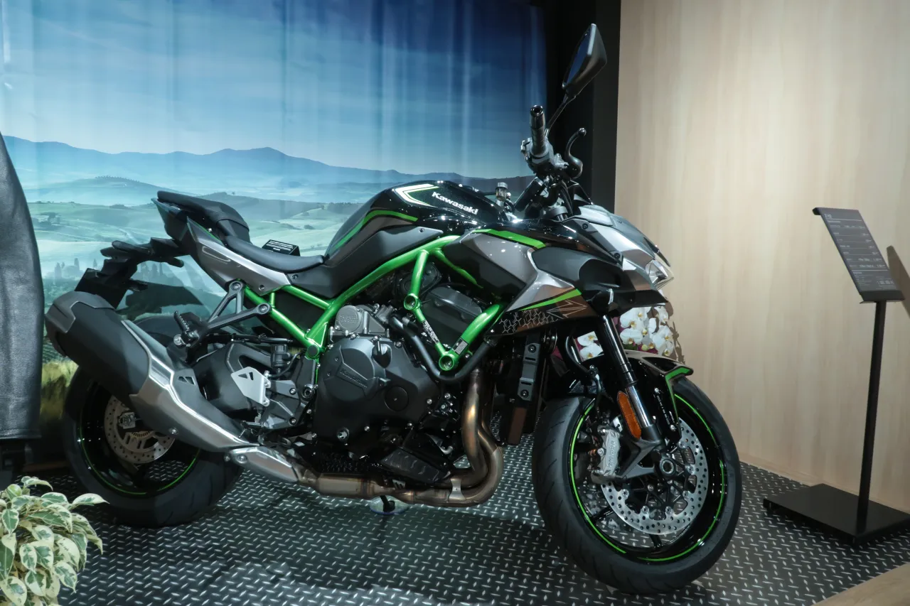 Kawasaki Z H2 hyper-naked zijaanzicht