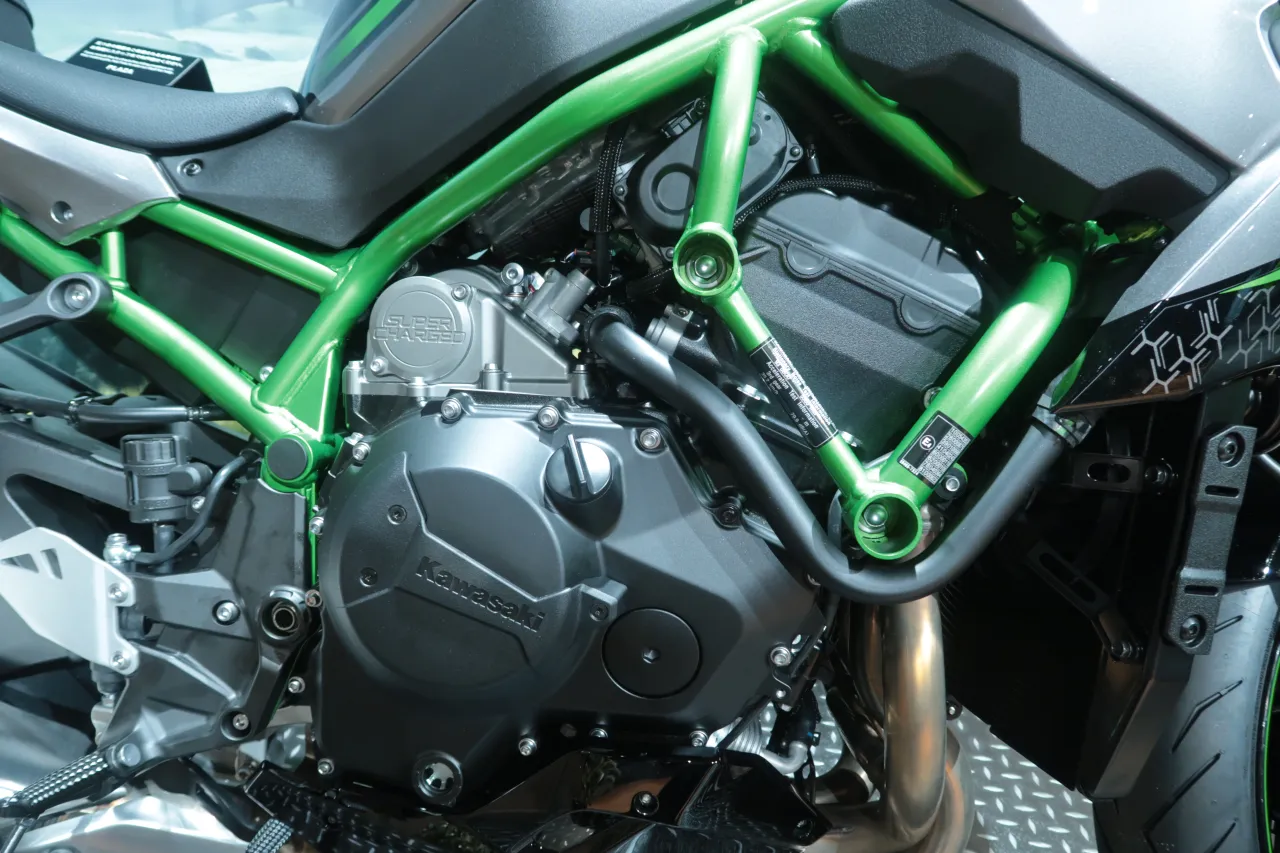 Kawasaki Z H2 motor en frame detail