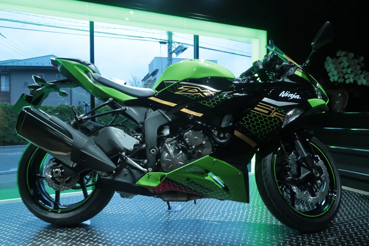 Kawasaki Ninja ZX-6R KRT 2020 zijaanzicht