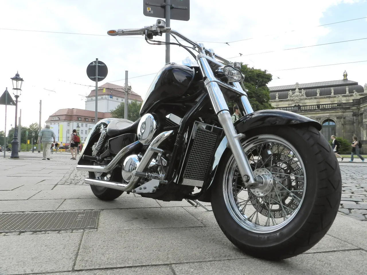 Kawasaki VN 800 Classic front view