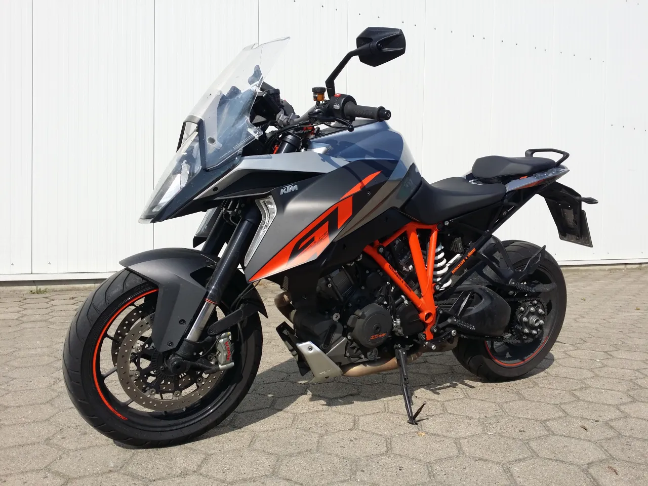 KTM 1290 Super Duke GT 2016 op beurs