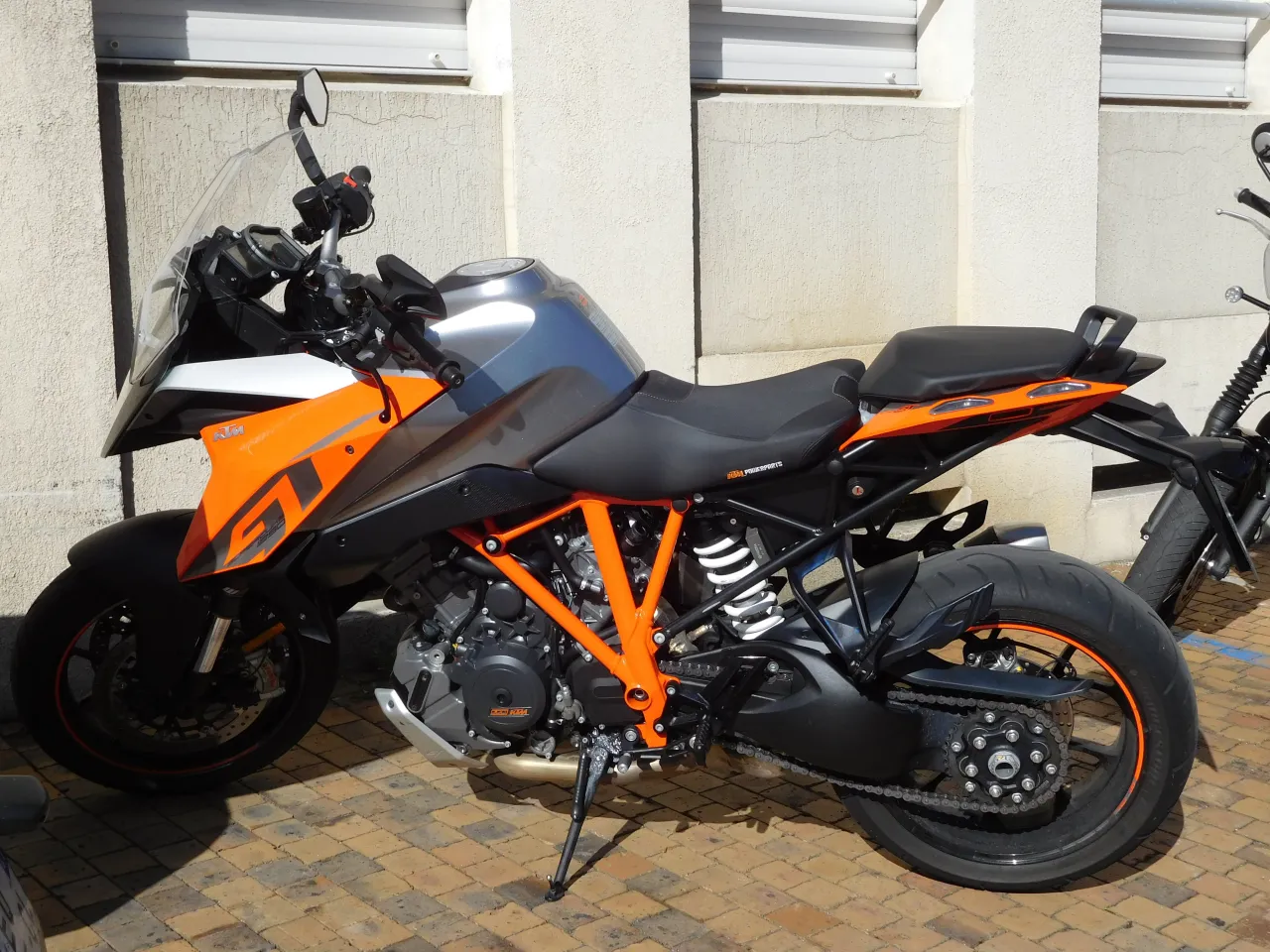 KTM 1290 Super Duke GT linkerzijde