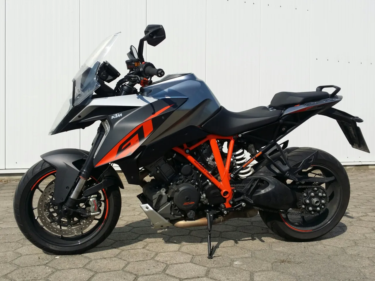 KTM 1290 Super Duke GT zijaanzicht 2016