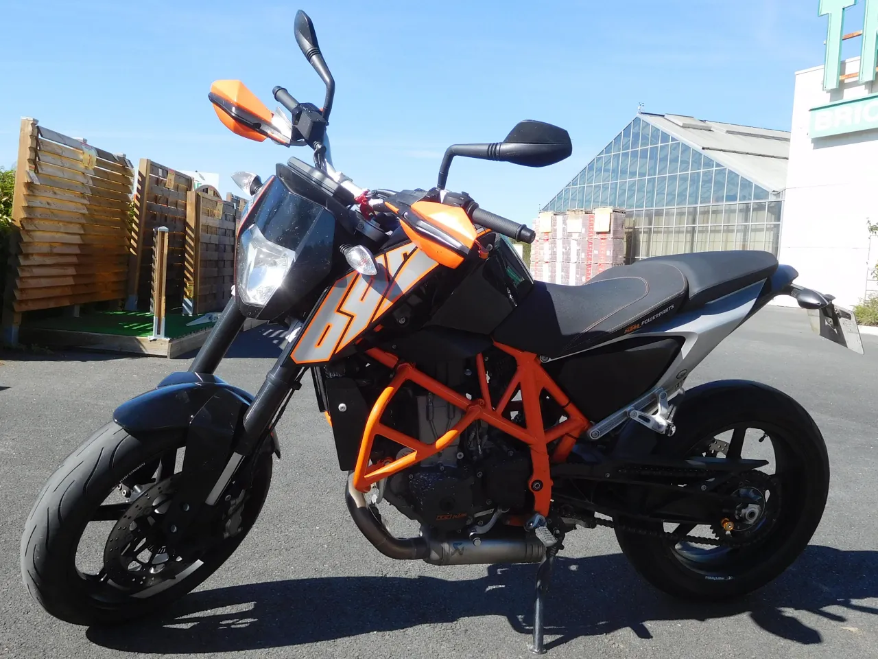 KTM 690 Duke zijaanzicht