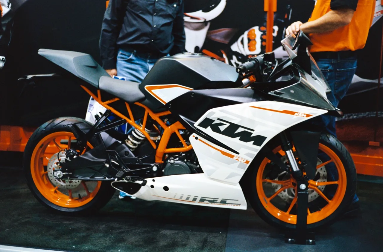 2015 KTM RC 390 rechterzijde