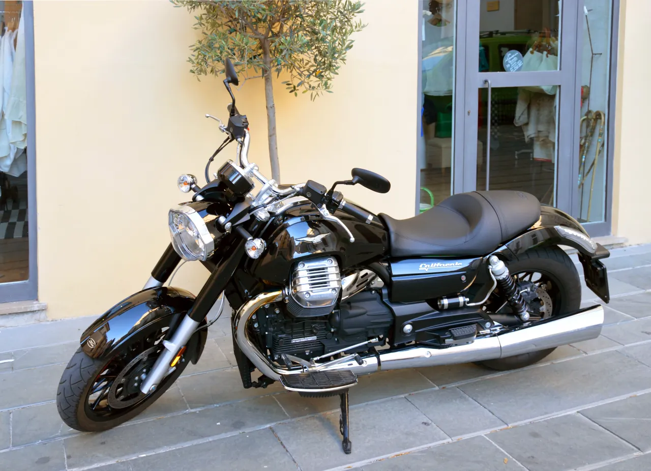 Moto Guzzi California cruiser zijaanzicht