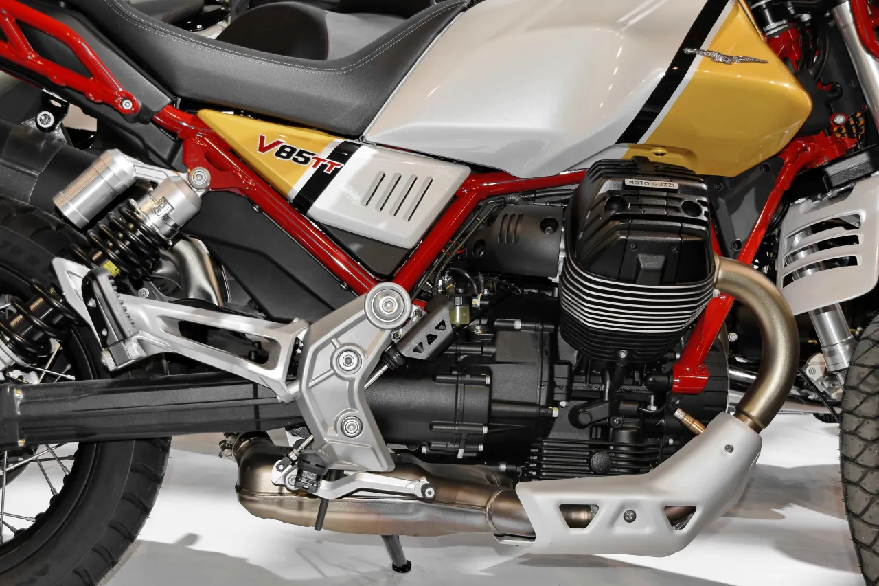 Moto Guzzi V85 TT motorblok detail