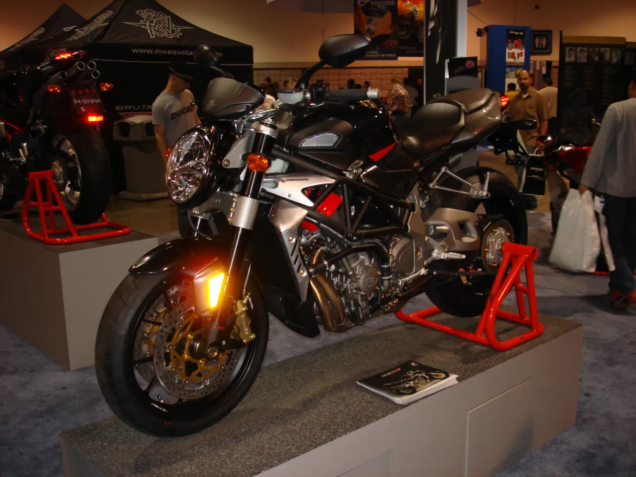MV Agusta Brutale 910R 2007 zijaanzicht