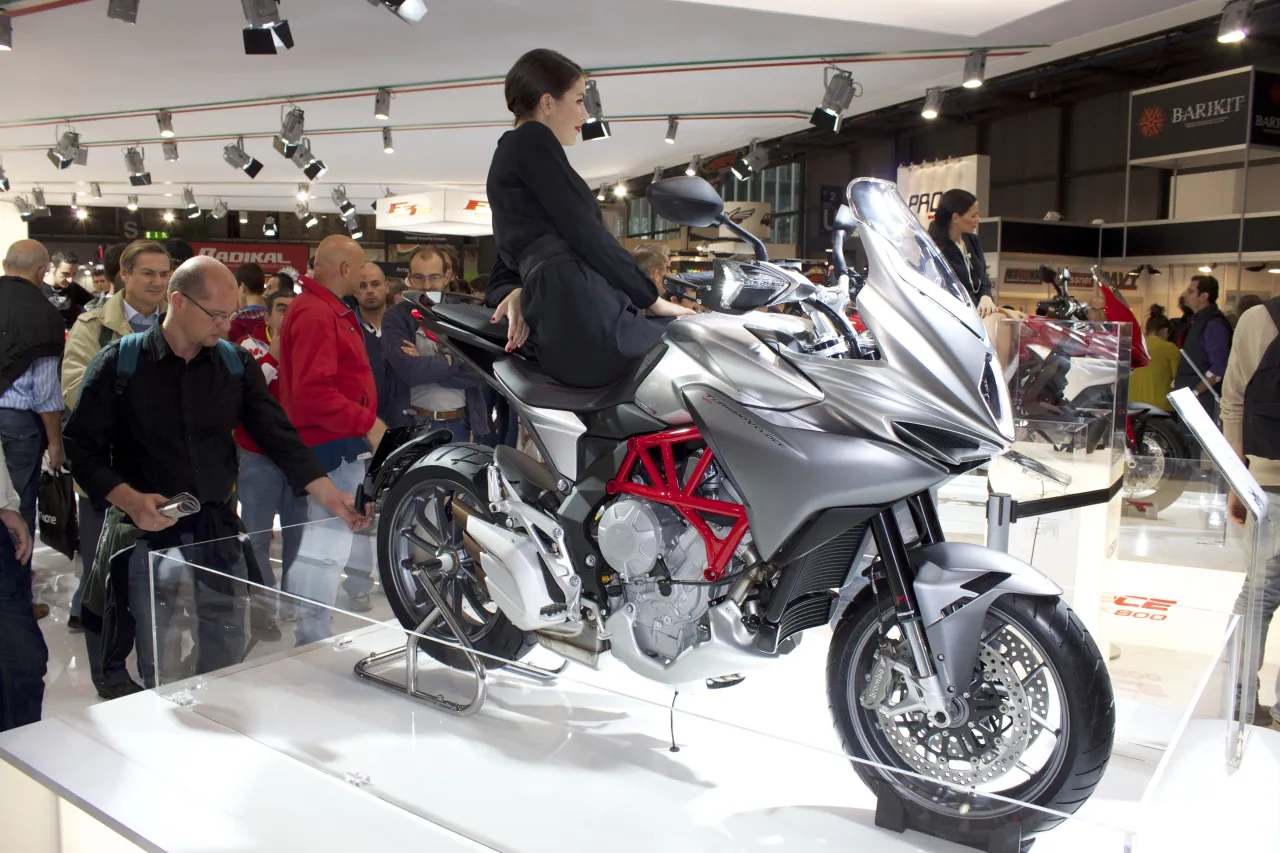 MV Agusta Turismo Veloce 800 zijaanzicht