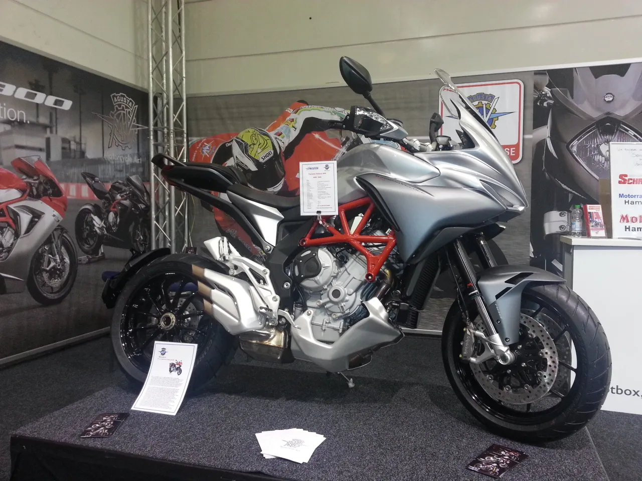 MV Agusta Turismo Veloce 800 op beurs