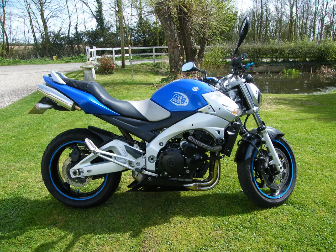 Suzuki GSR 600 model 2006