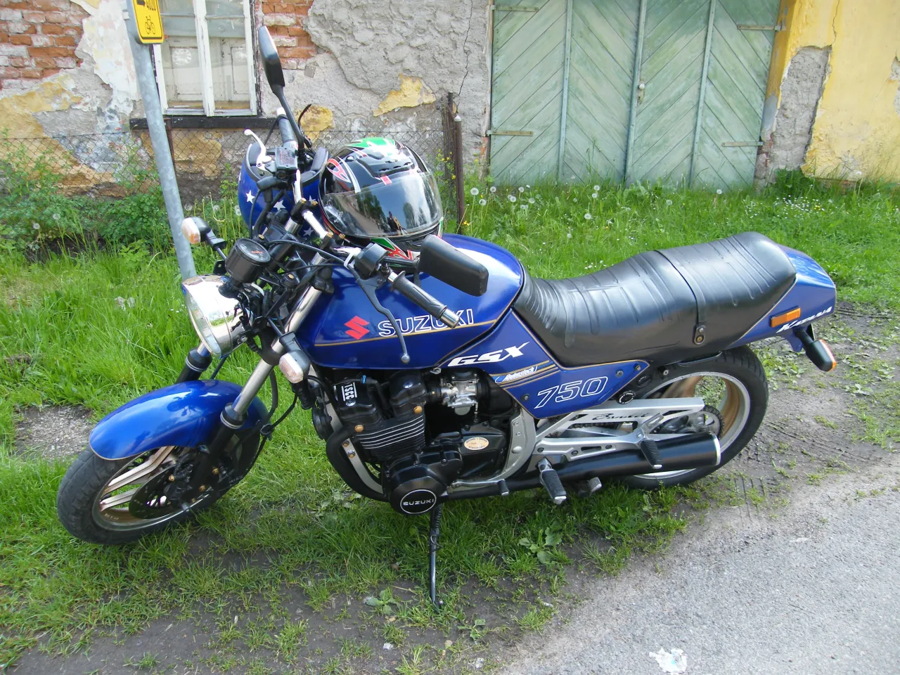 Suzuki GSX 750 Katana 1985 driekwart