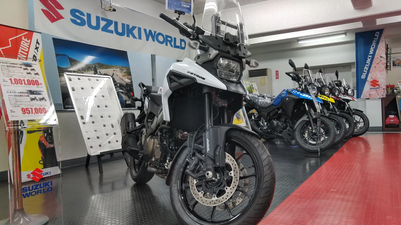 Suzuki V-Strom 1050 adventure-tourer side profile