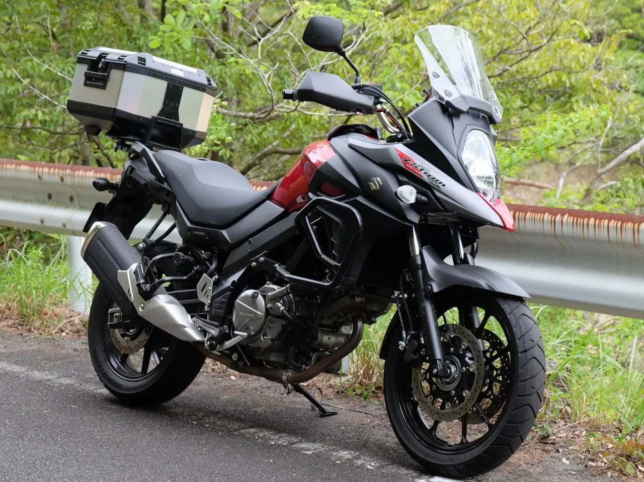 Suzuki V-Strom 650 zijaanzicht