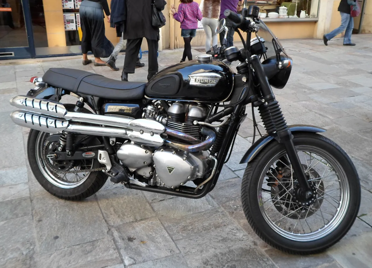 Triumph Scrambler 900 zijaanzicht