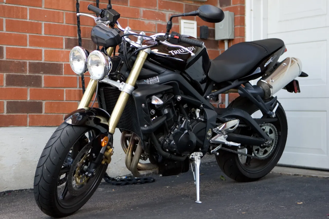 Triumph Street Triple 675 driekwart linksvoor
