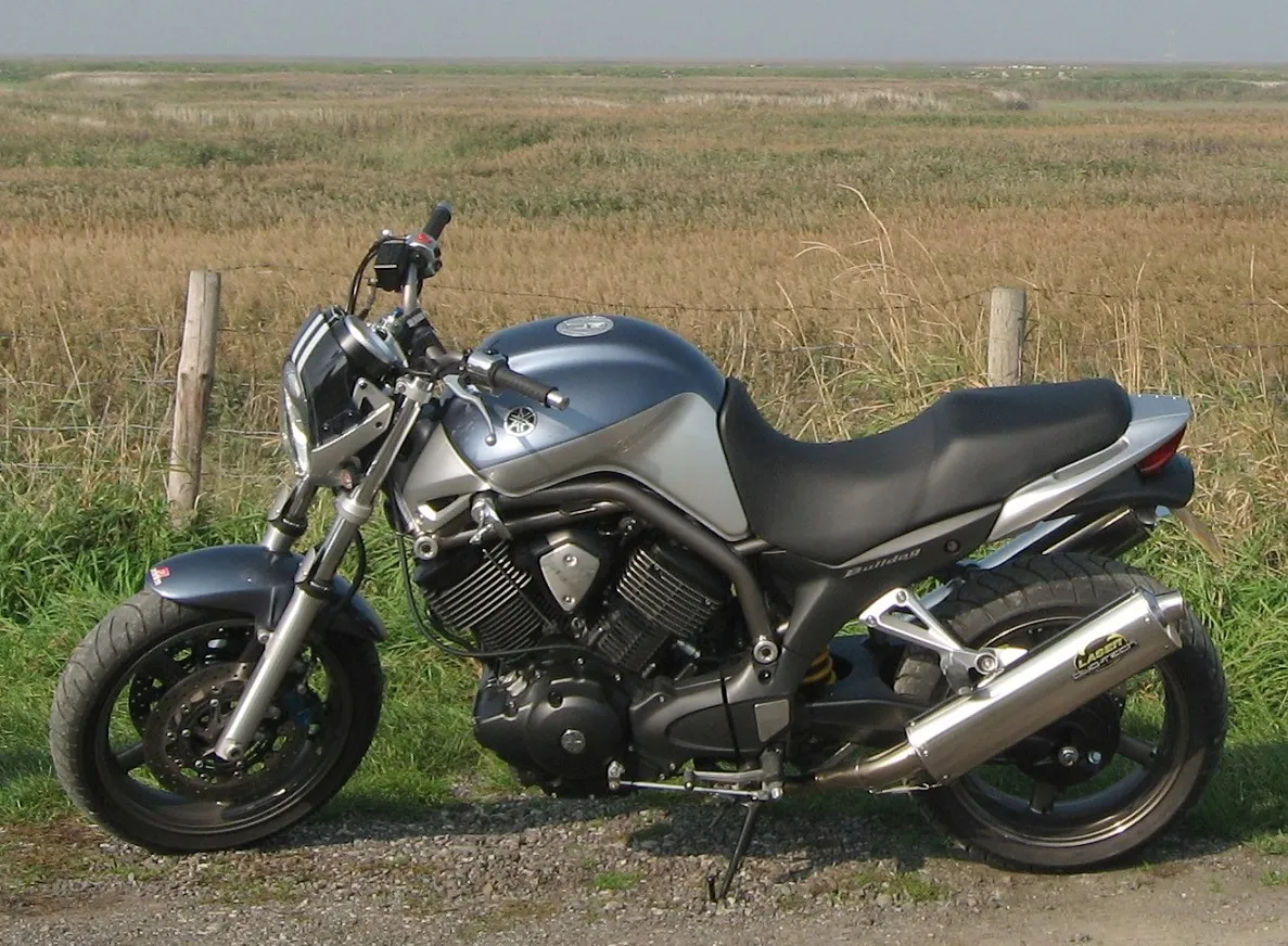 Yamaha BT1100 Bulldog zijaanzicht