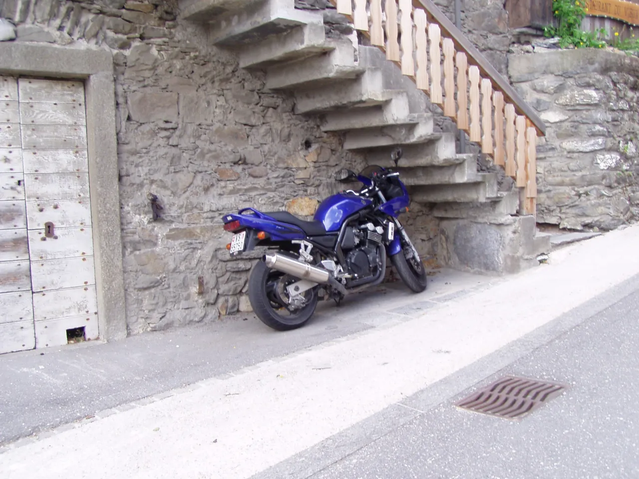 Yamaha FZS600 Fazer in Saillon