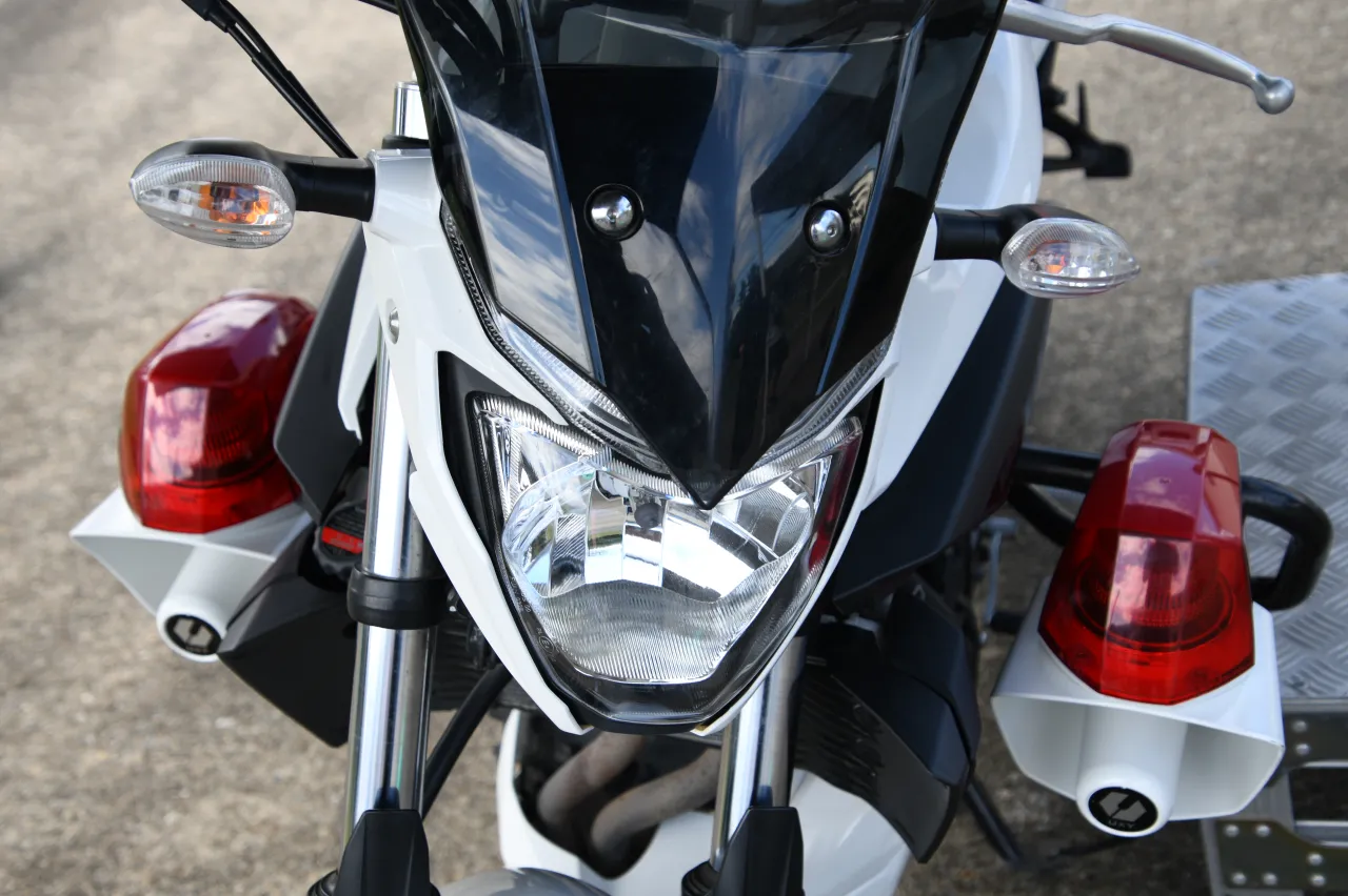 Yamaha MT-03 koplamp detail