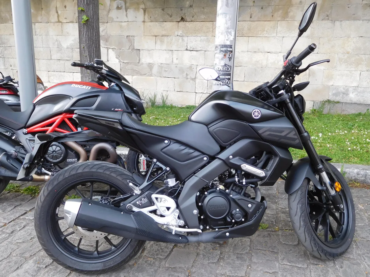 Yamaha MT-125 zijaanzicht