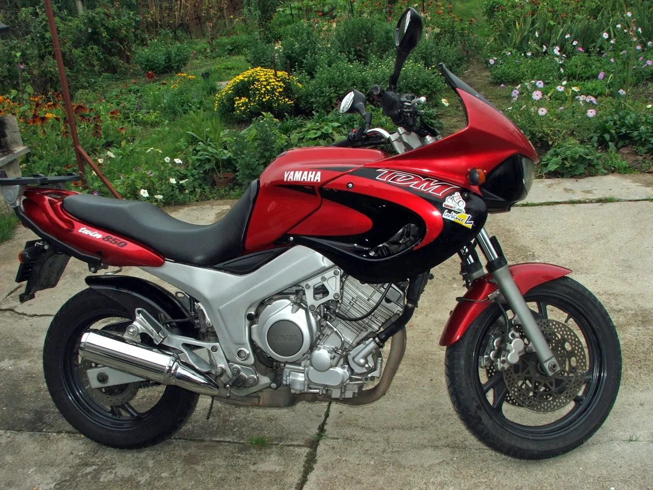 Yamaha TDM 850 zijaanzicht