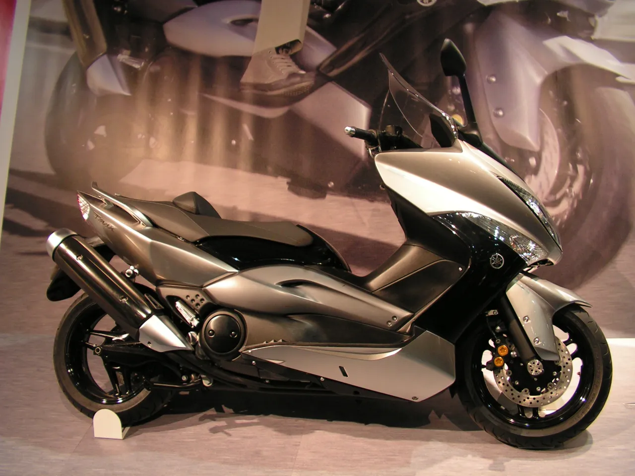 Yamaha T-MAX 2007 zijaanzicht