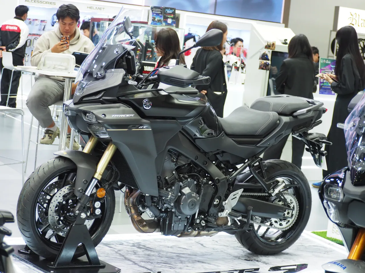 Yamaha Tracer 9 sport-tourer side profile