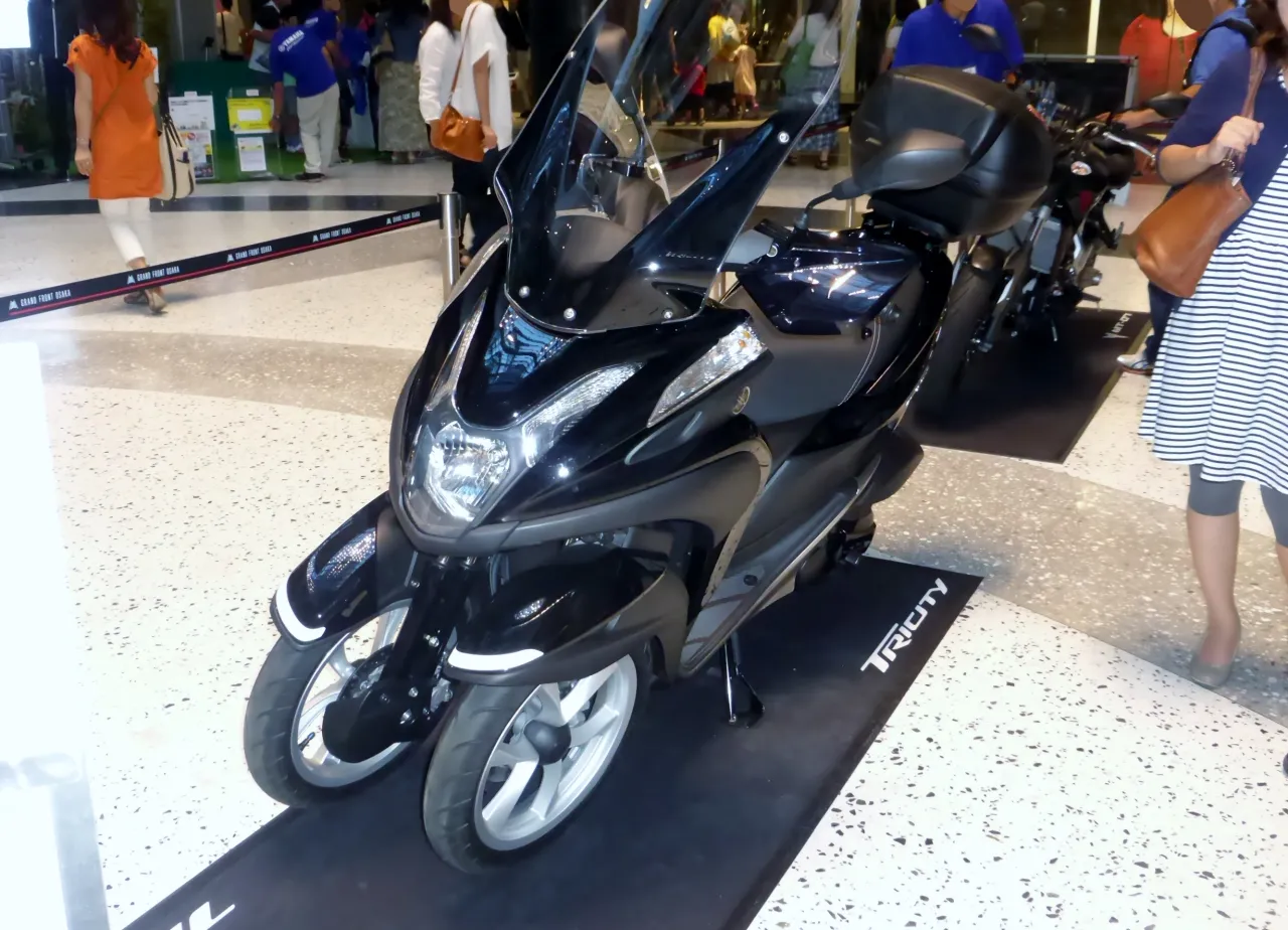 Yamaha Tricity zijaanzicht