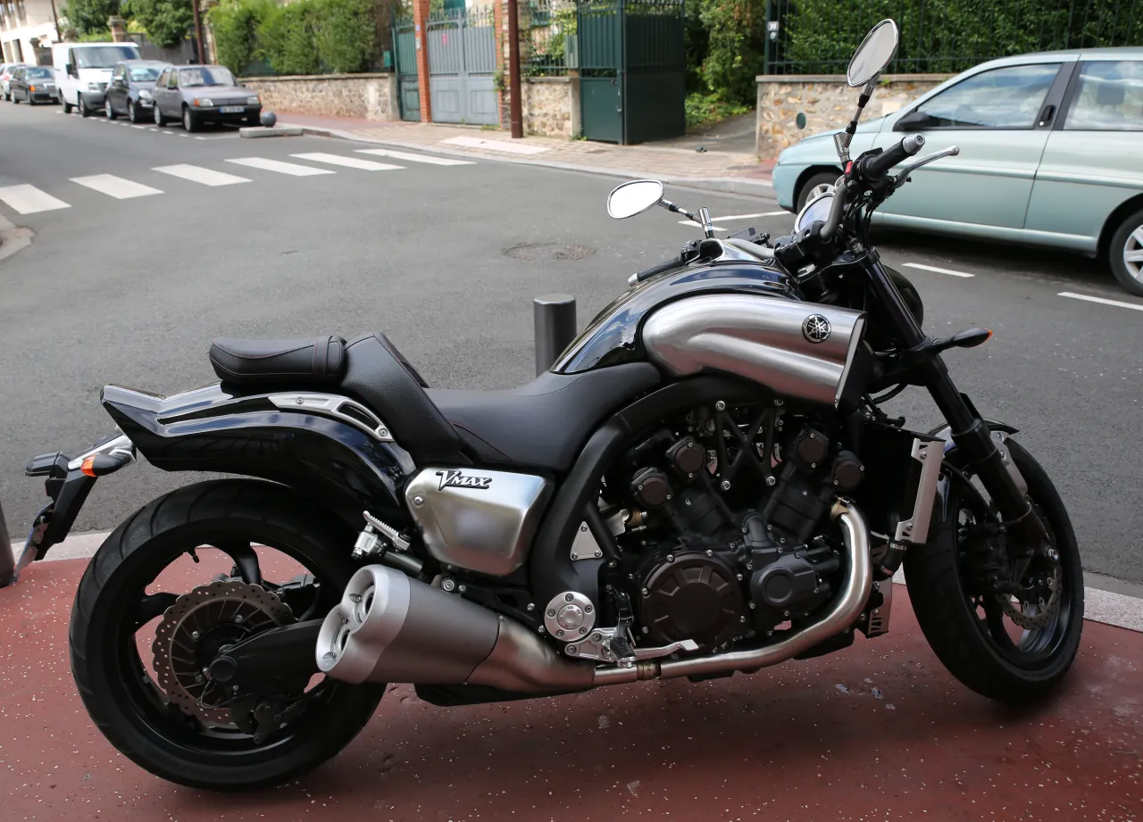 Yamaha V-MAX rechterzijde