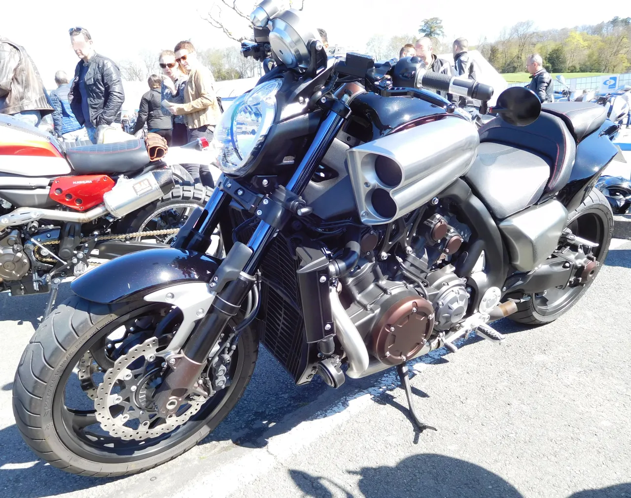Yamaha V-MAX zijaanzicht