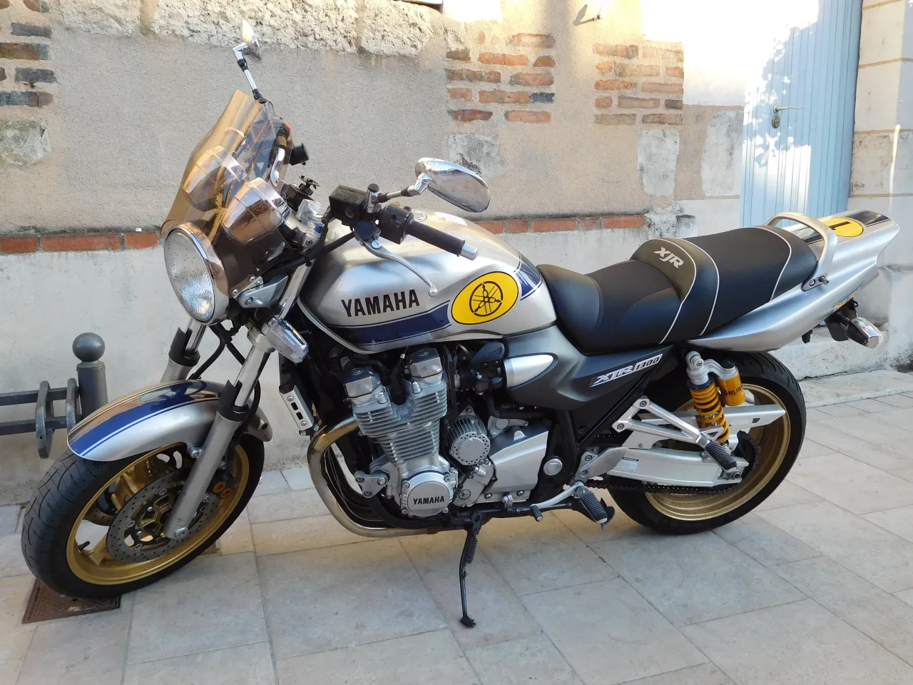 Yamaha XJR 1300 zijaanzicht