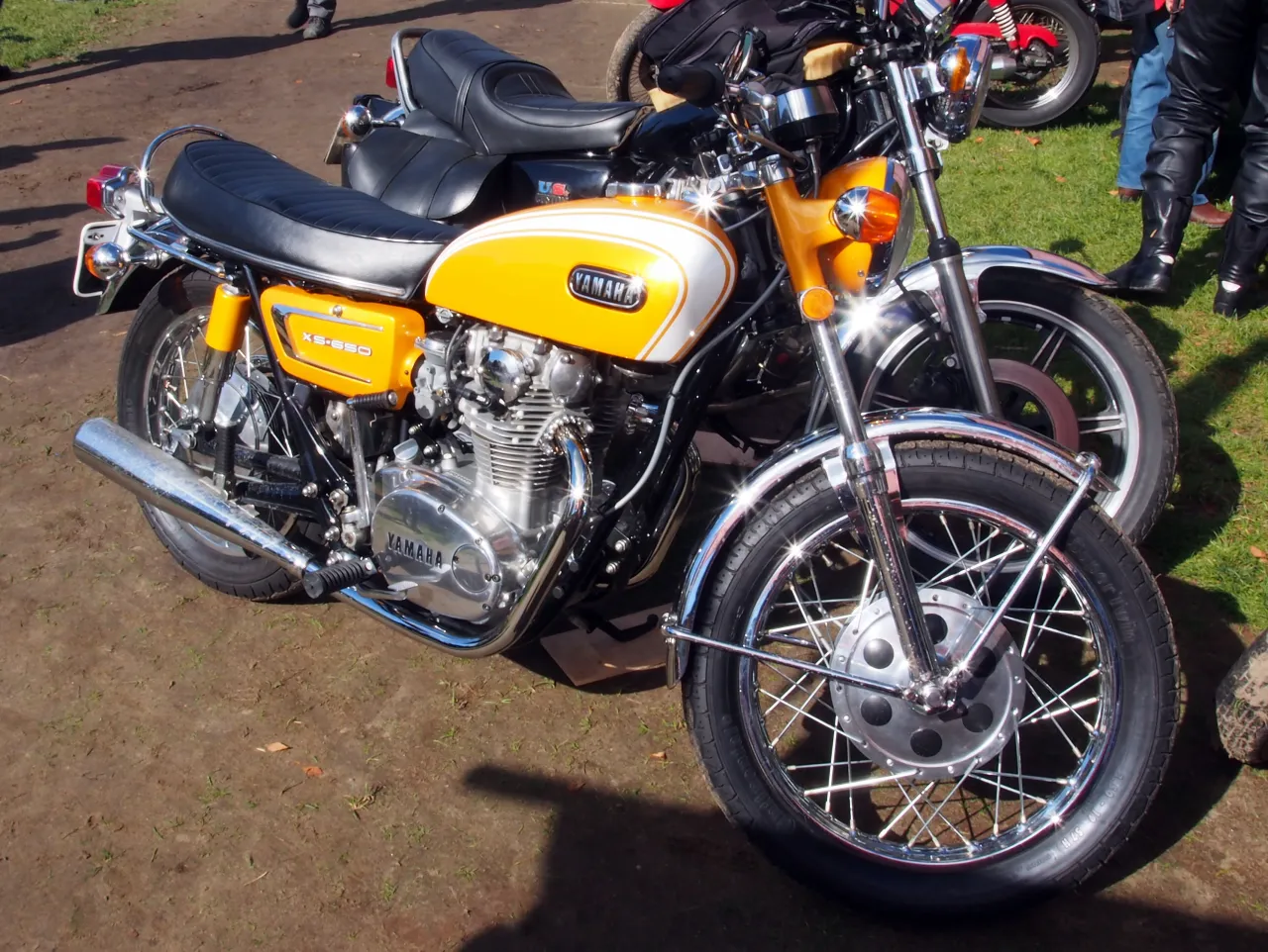 Yamaha XS650 oranje kleurstelling