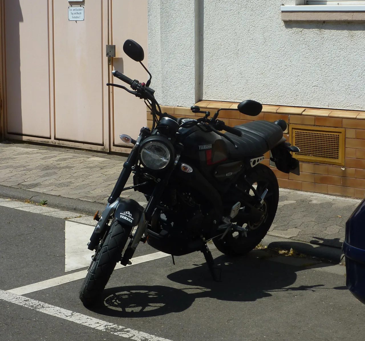 Yamaha XSR125 retro motorfiets zijaanzicht