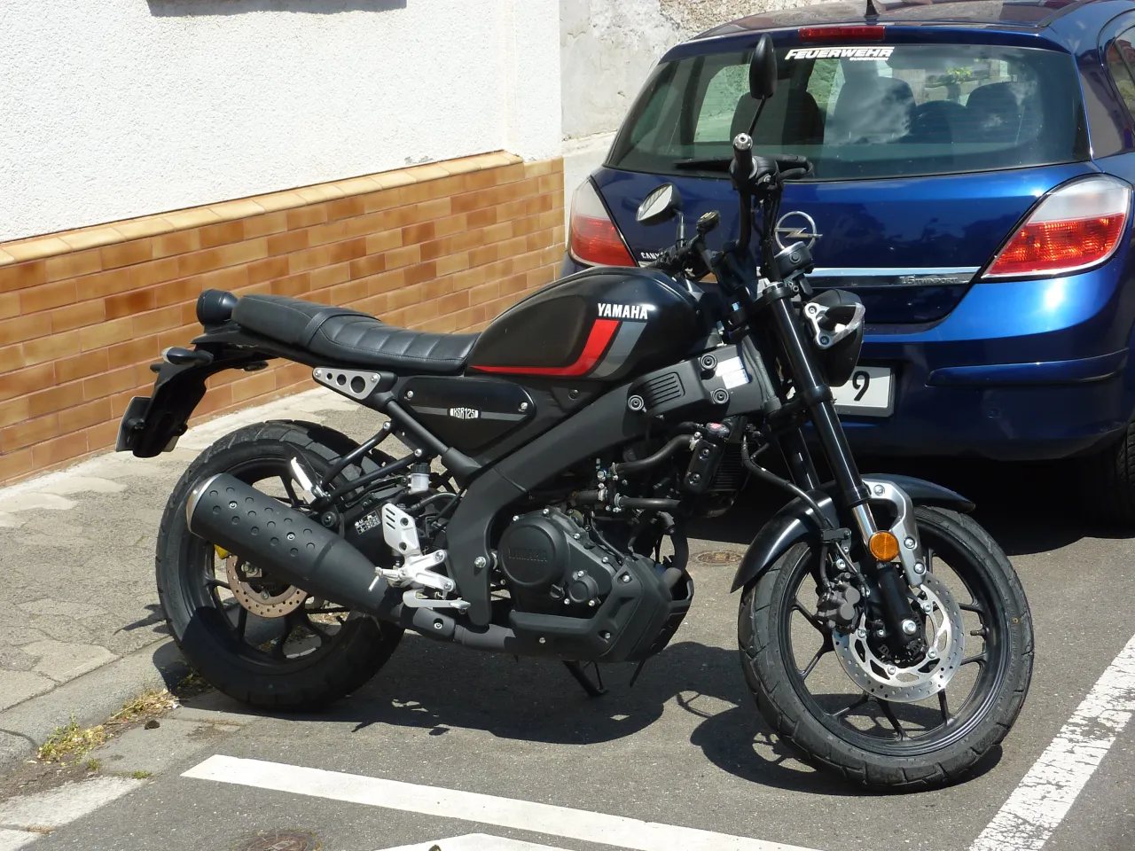 Yamaha XSR125 rechteraanzicht