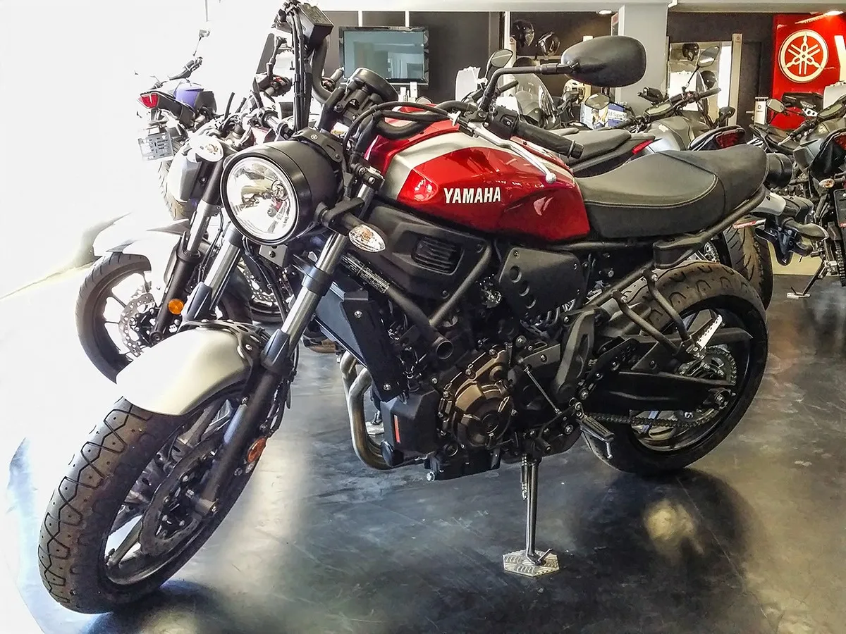 Yamaha XSR-700 zijaanzicht