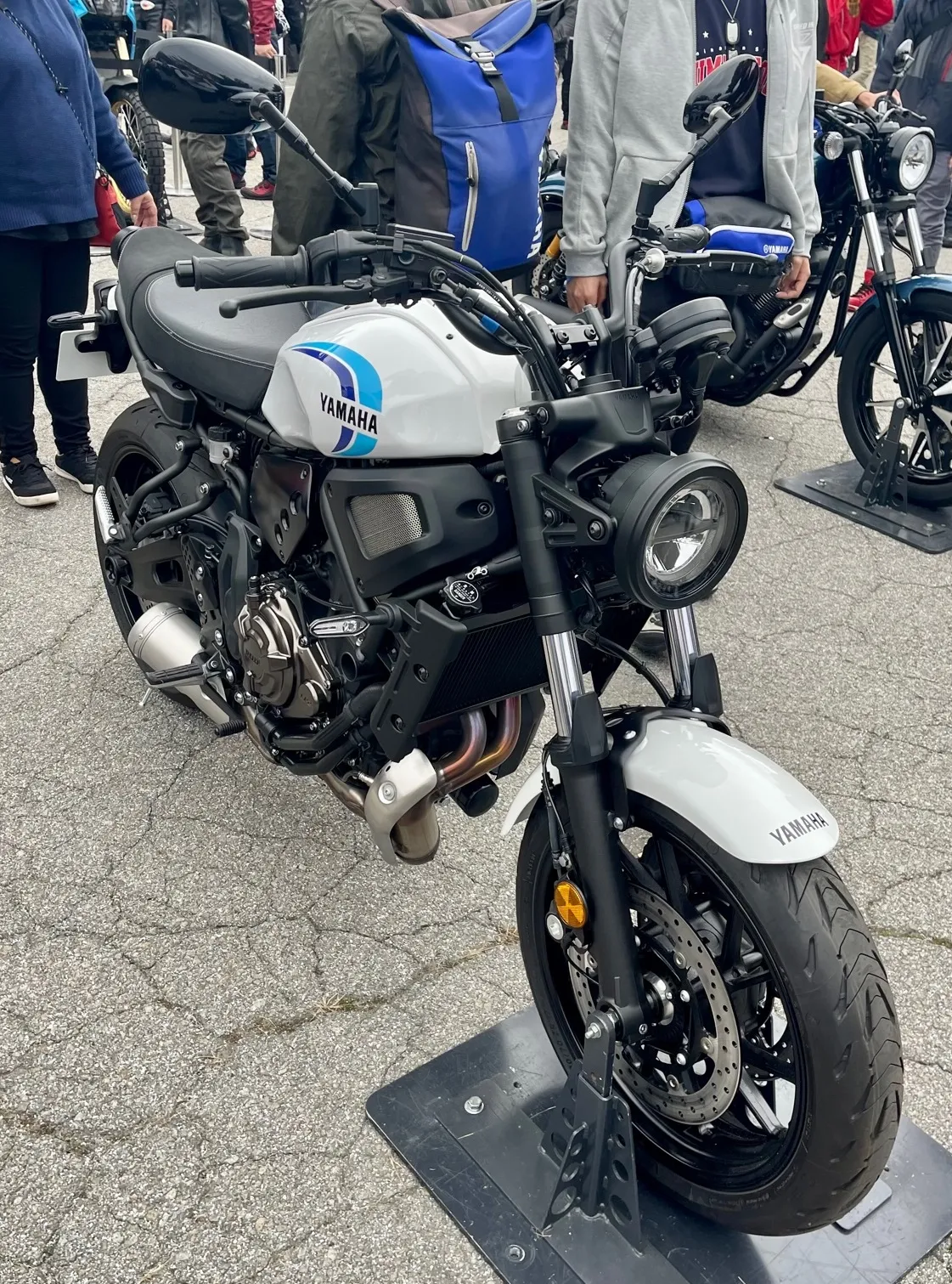 Yamaha XSR-700 retro naked side profile