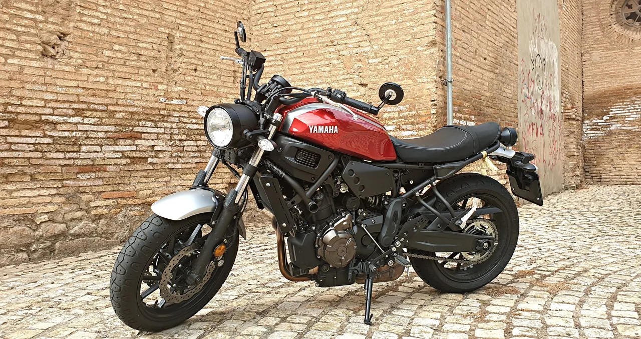 Yamaha XSR-700 retro-naked detail