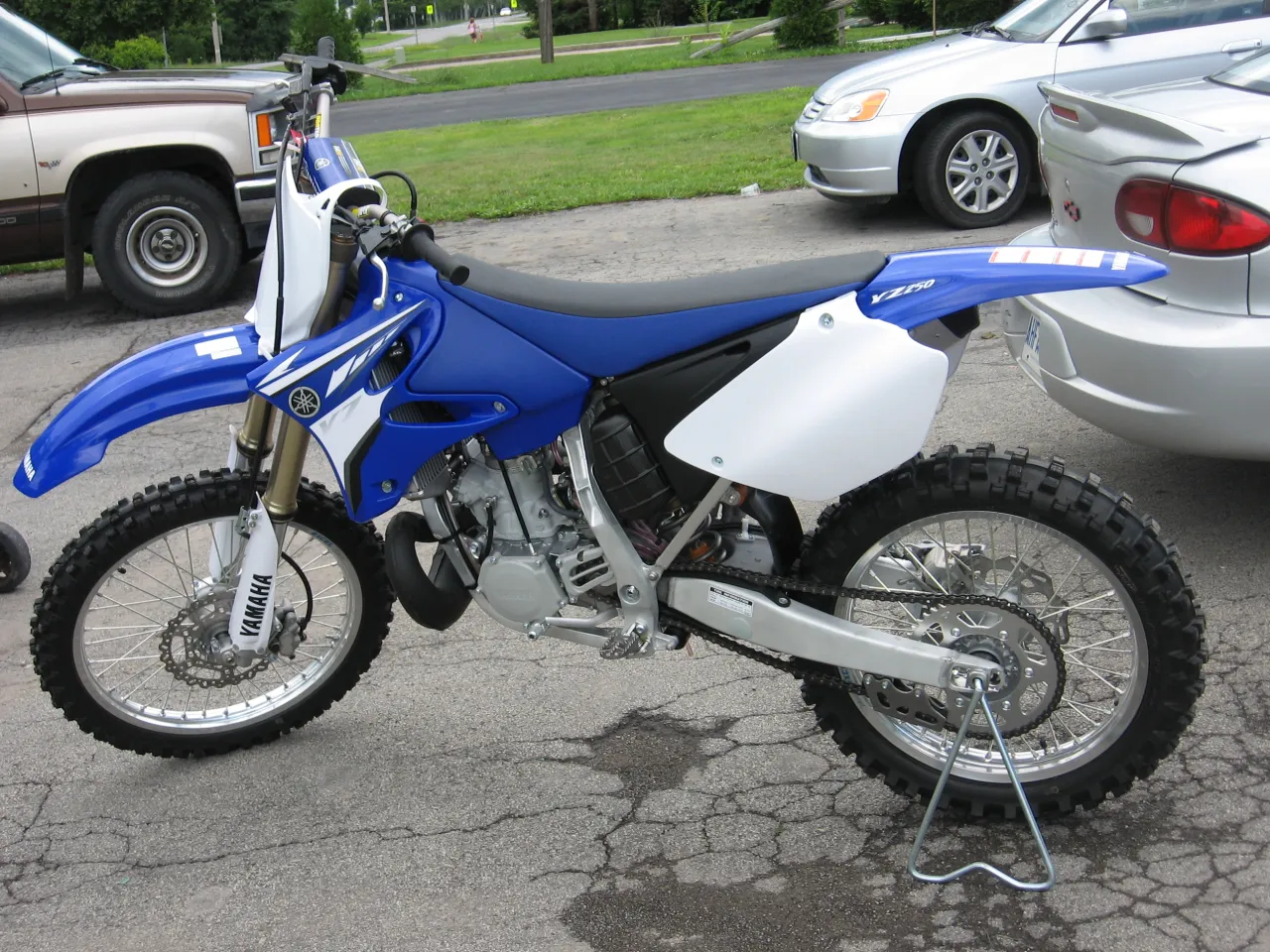 Yamaha YZ250 2-takt crossmotor zijaanzicht