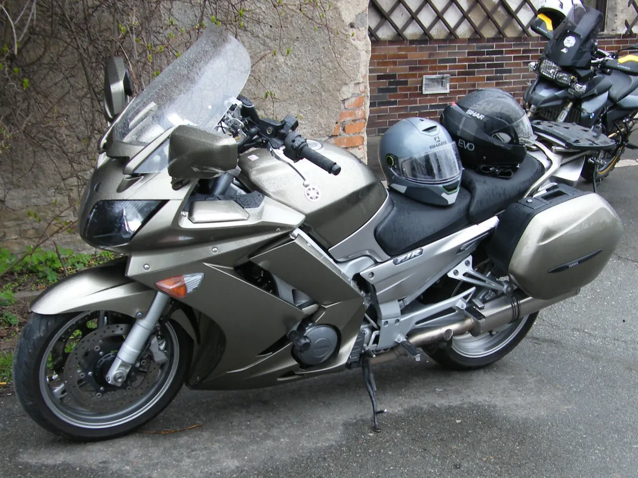 Yamaha FJR 1300 zijaanzicht