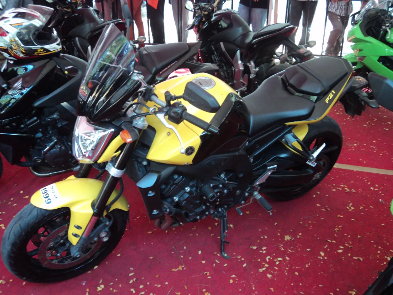 Yamaha FZ-1 op een autoshow