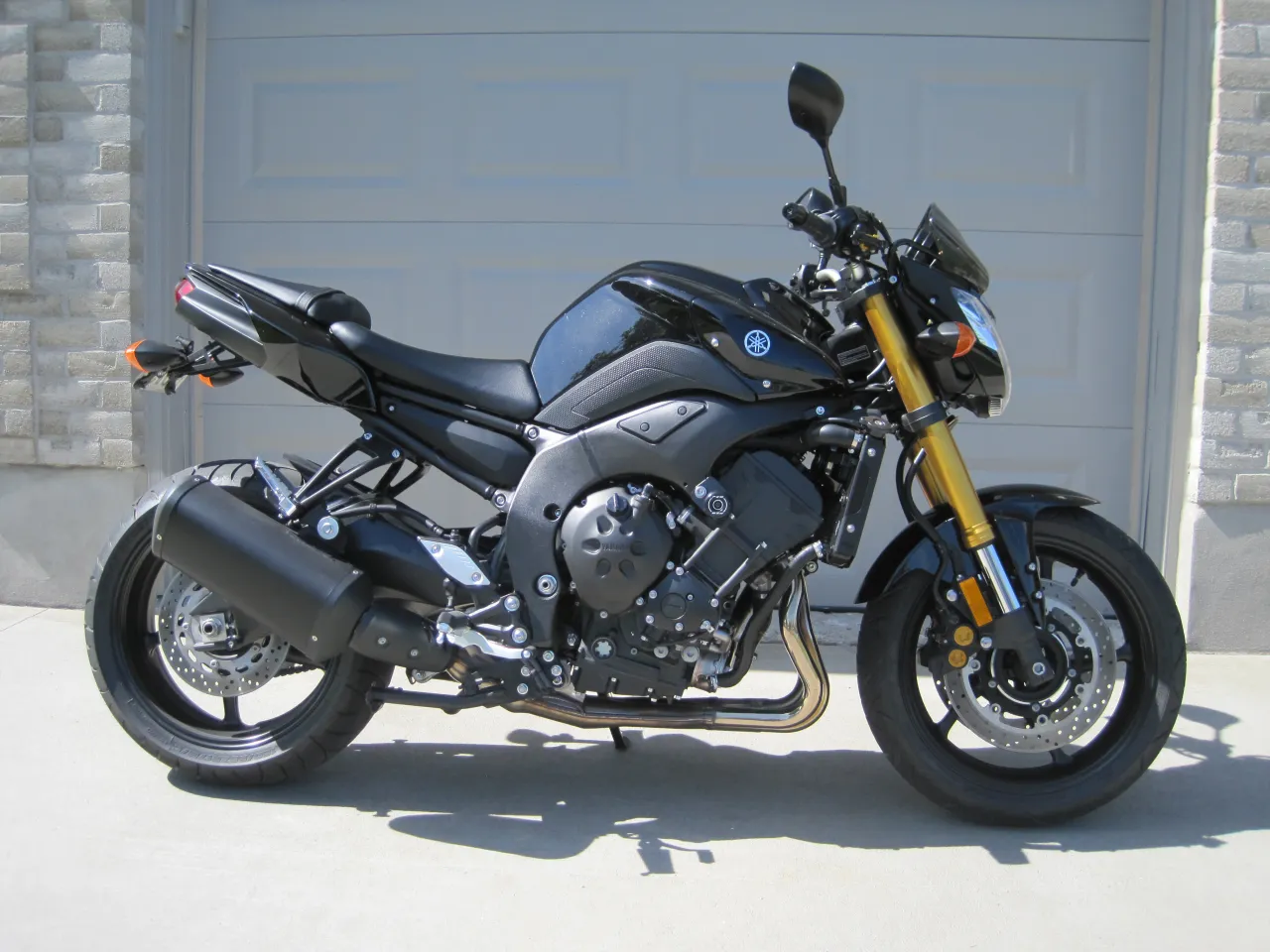 Yamaha FZ-8 naked sportbike side view