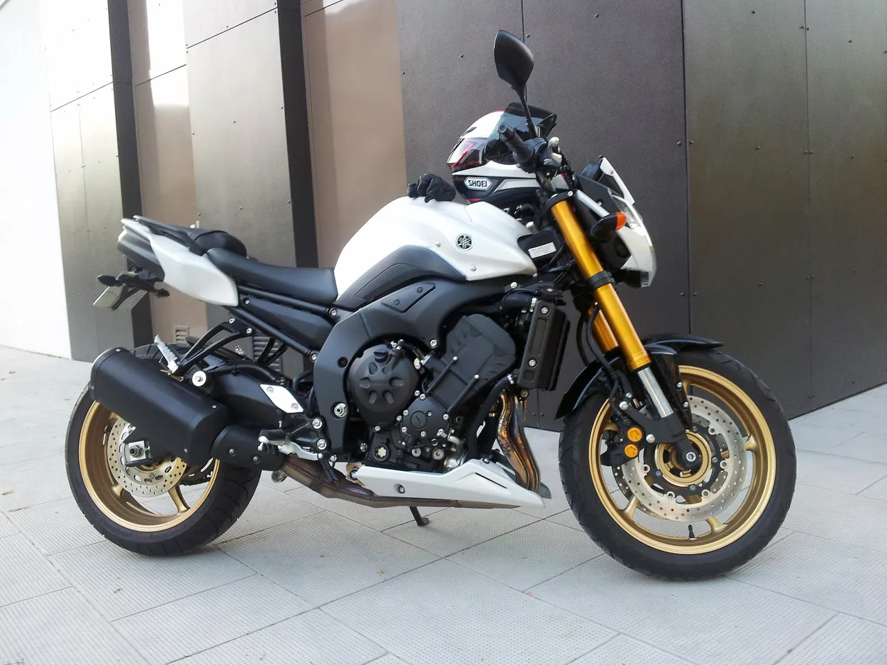 Yamaha FZ-8 zijaanzicht