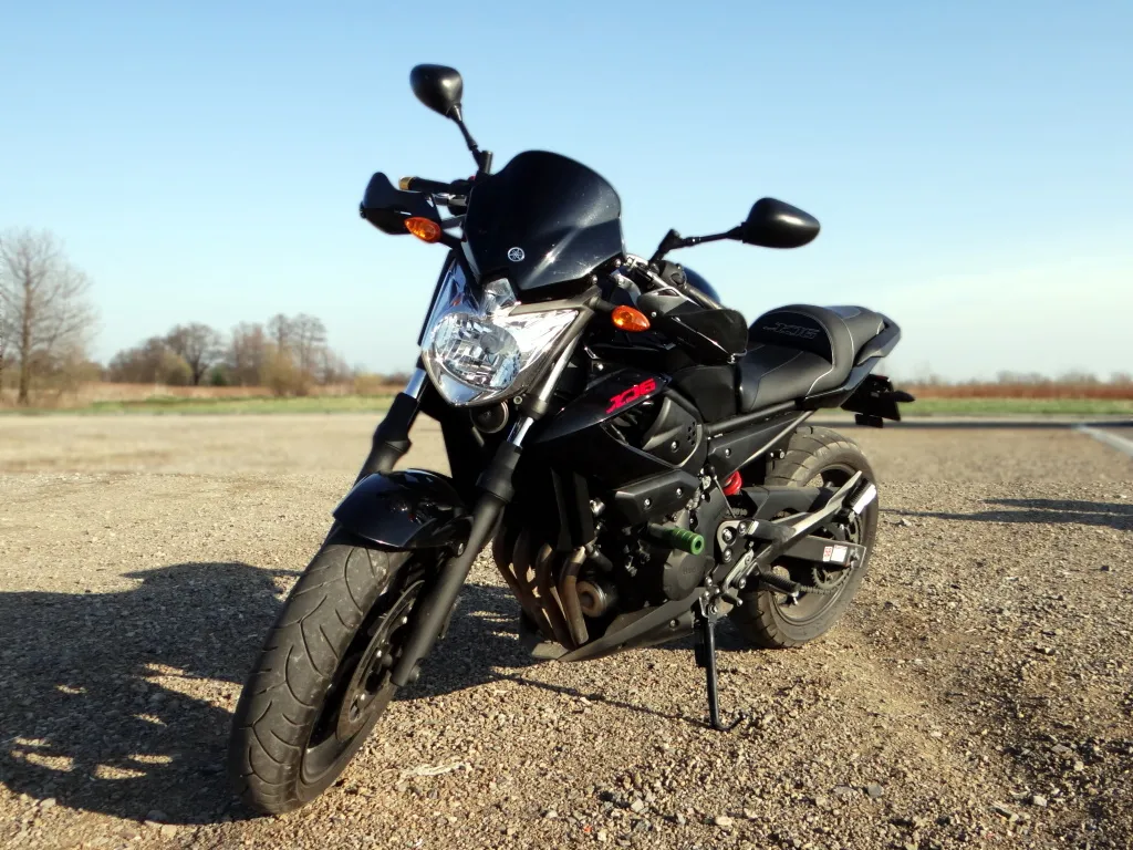 Yamaha XJ6 vooraanzicht