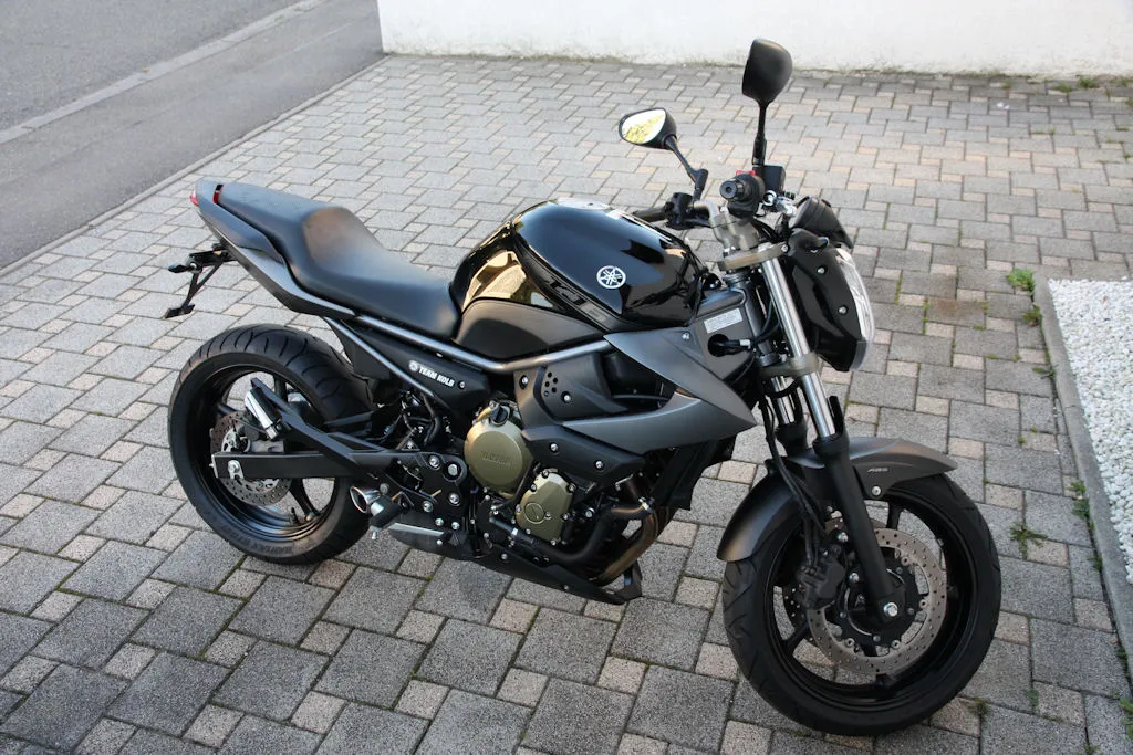 Yamaha XJ6N naked motorfiets