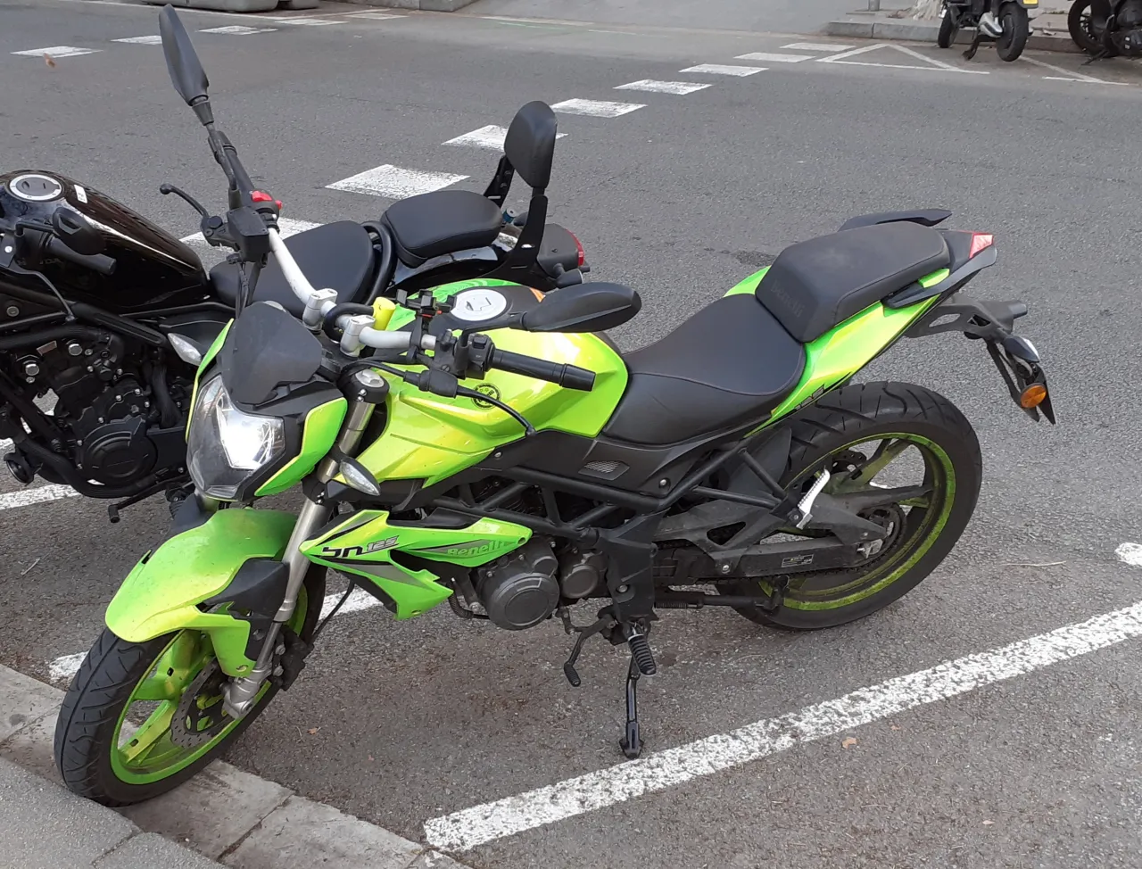 Benelli BN 125 in groen