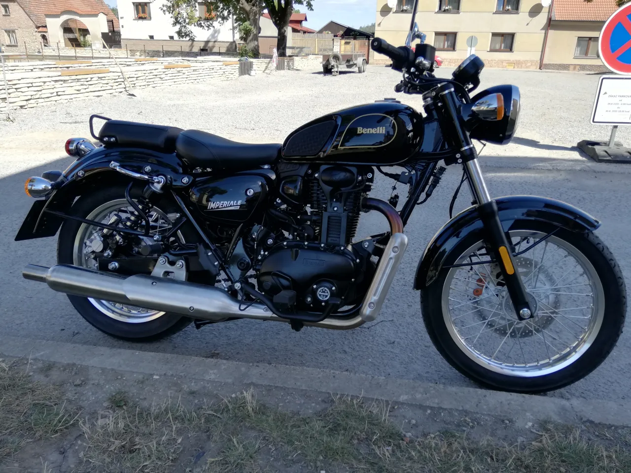 Benelli Imperiale 400 driekwart aanzicht